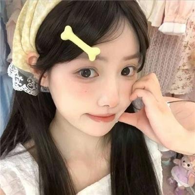 绿衣女子